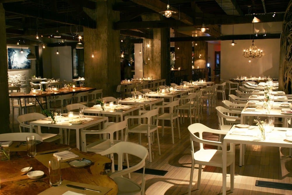 Restaurant lighting design for a dining room